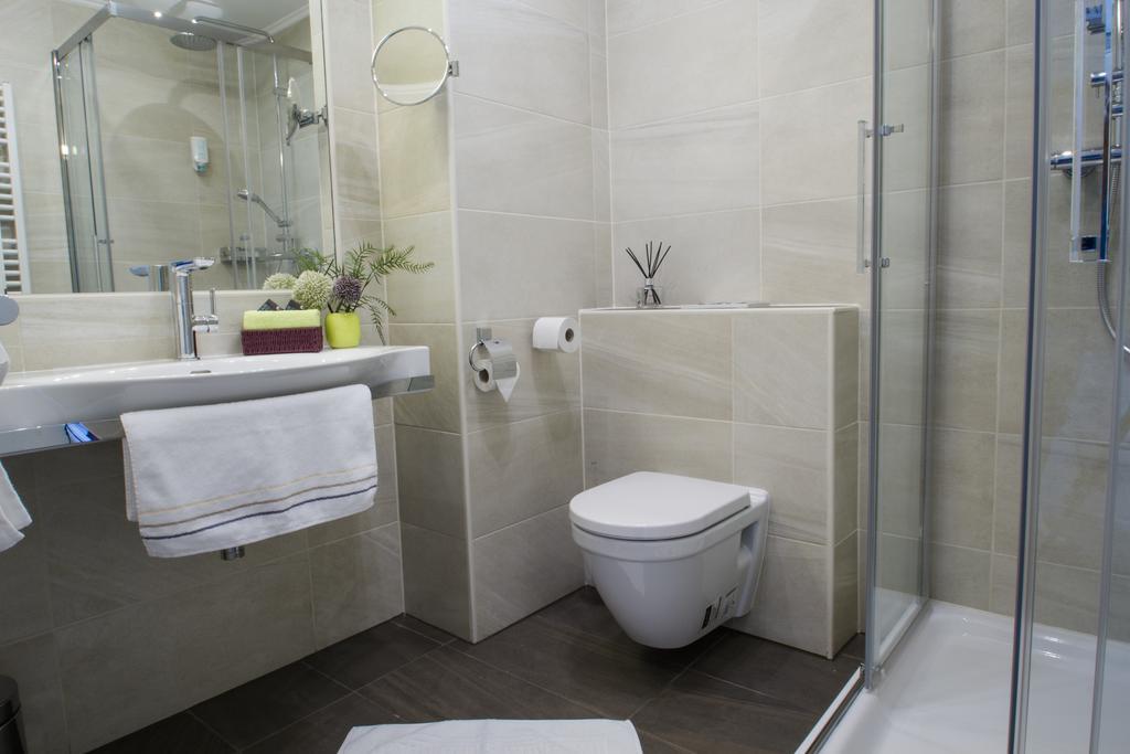 College Garden Hotel Bad Voeslau Rom bilde