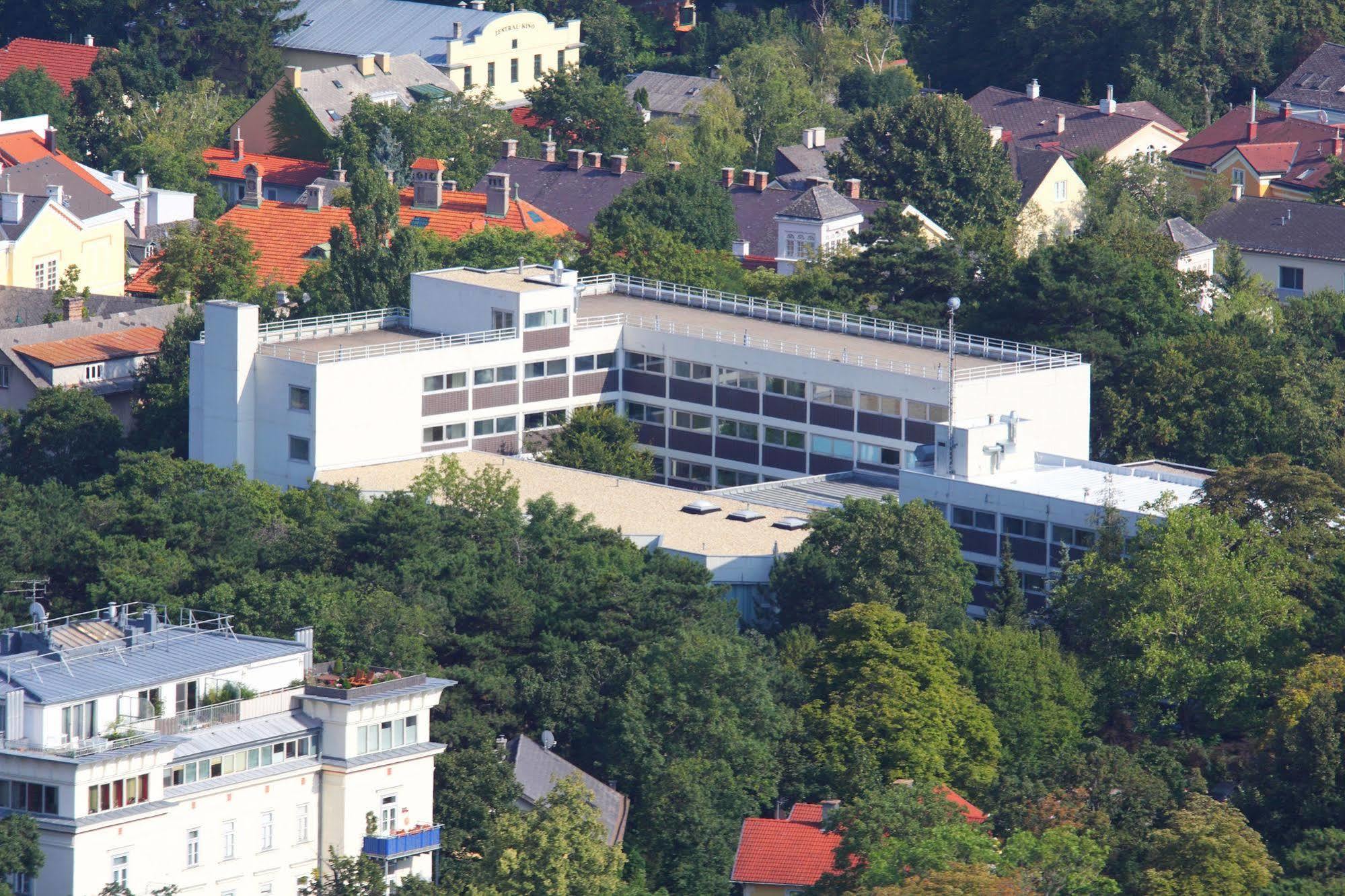 College Garden Hotel Bad Voeslau Eksteriør bilde