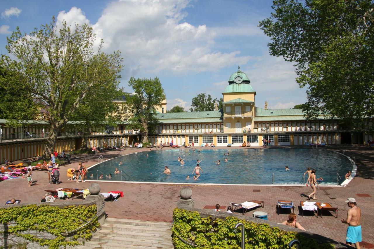 College Garden Hotel Bad Voeslau Eksteriør bilde